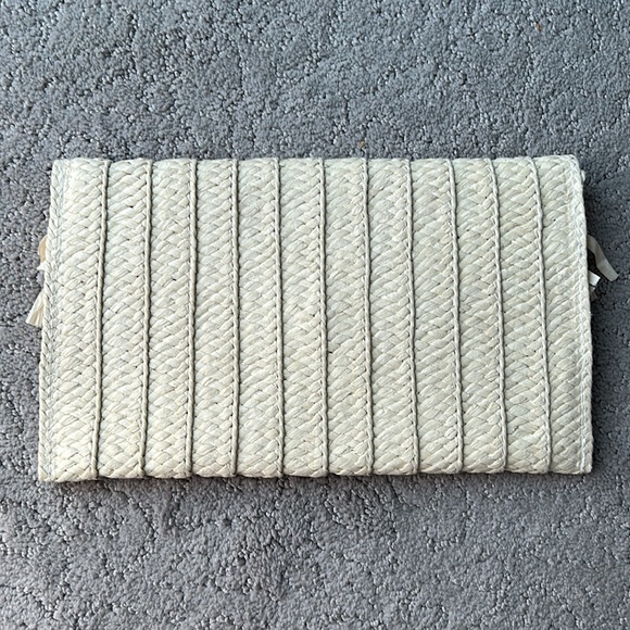 BTB Los Angeles Mrs straw clutch - Picture 4 of 4